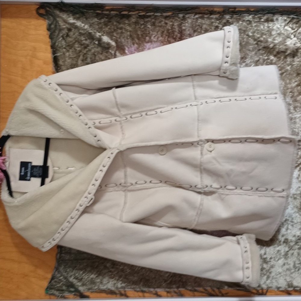Beautiful cream colored leather jacket, women's size medium by dennis basso
